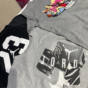 Jordan Kids' Gray Graphic Short Sleeve Tee size M